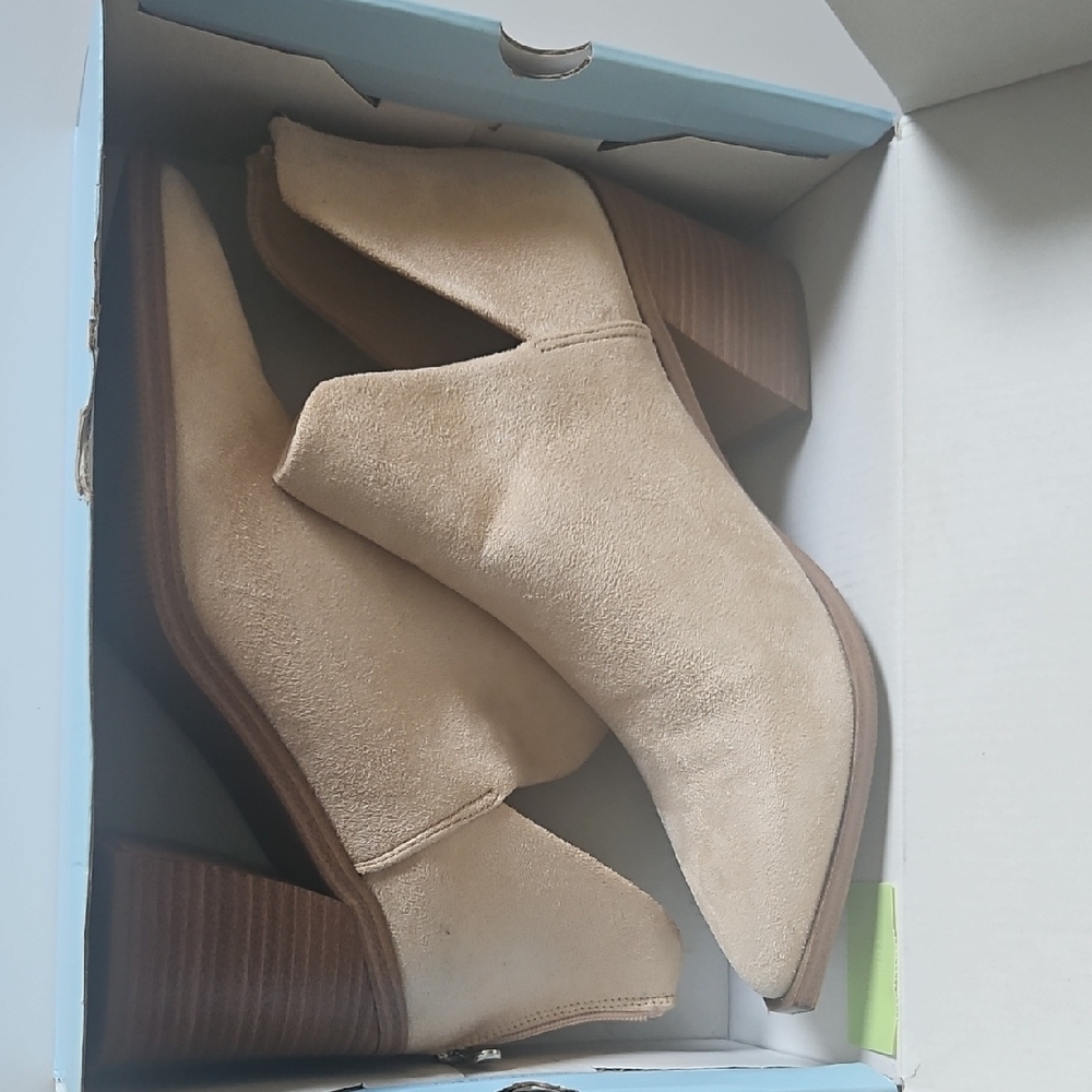 Kathyemi Women's Ankle Boots - Picture 4 of 6